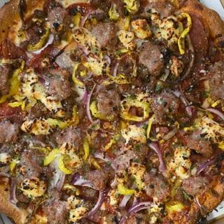 CLEVELAND pizza sauce, mozzarella, pepperoni, sausage, crumbled pork, red onion, banana pepper, ricotta, parmesan & oregano