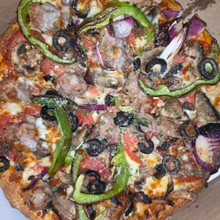 LAS VEGAS pizza sauce, mozzarella, pepperoni, italian sausage, mushroom, red onion, green pepper, black olive